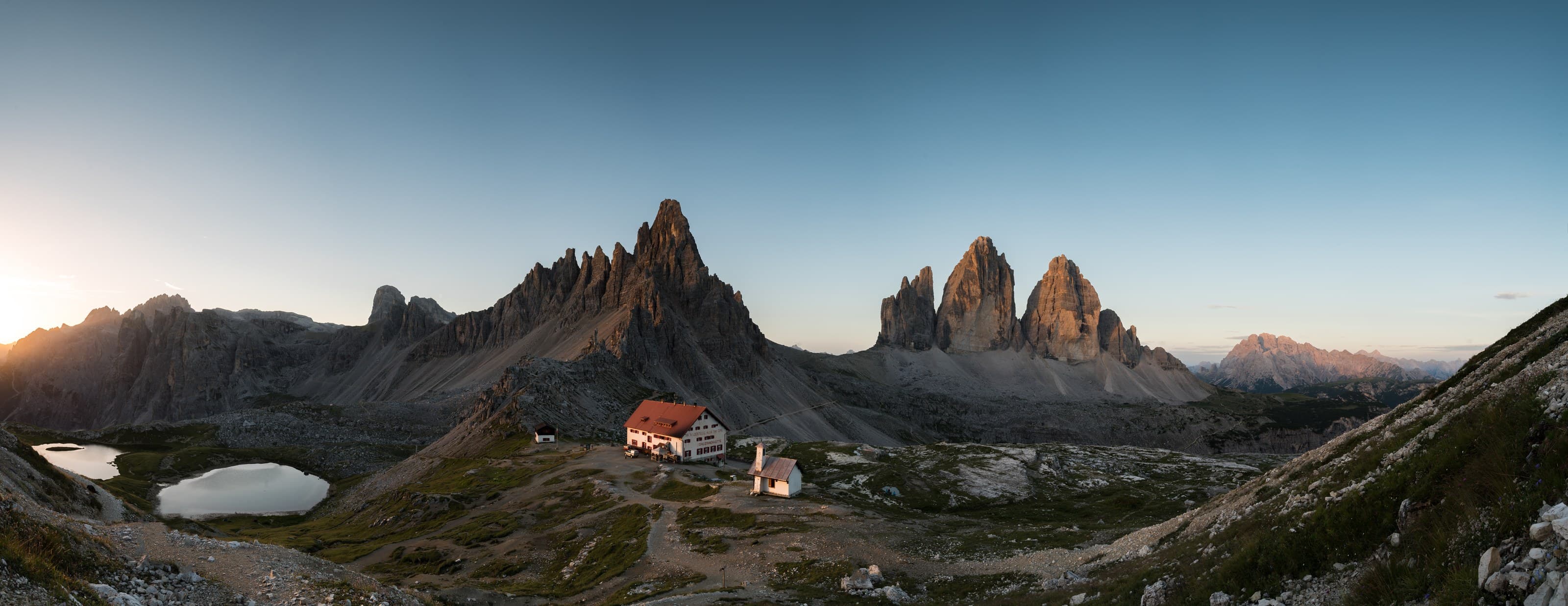 Bergpanorama mit markanten Felstürmen